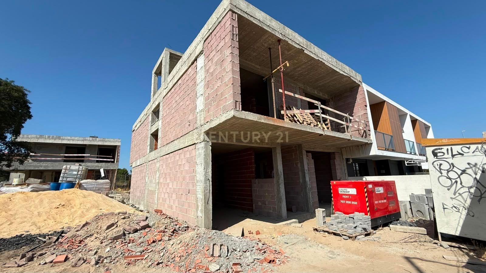 Fotografia 6 de Moradia Geminada T4 de Luxo com Piscina  Nova Construção