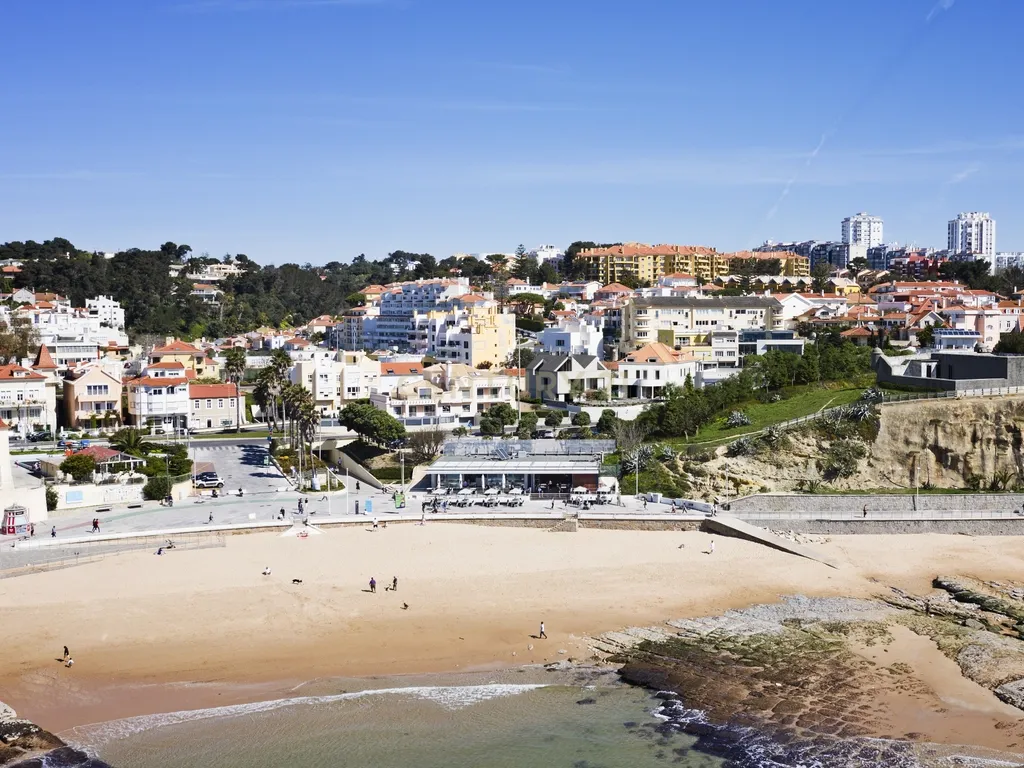 Moradia de Luxo T3+1 com Piscina Privativa e Jardim no Estoril — Vista Mar - Image 13