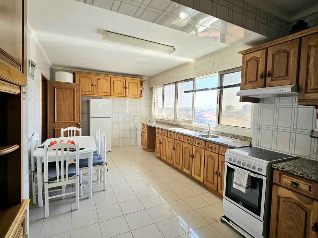 🏡 APARTAMENTO T4 NO CENTRO DE AVEIRO | GARAGEM FECHADA PARA 2 CARROS - Image 8