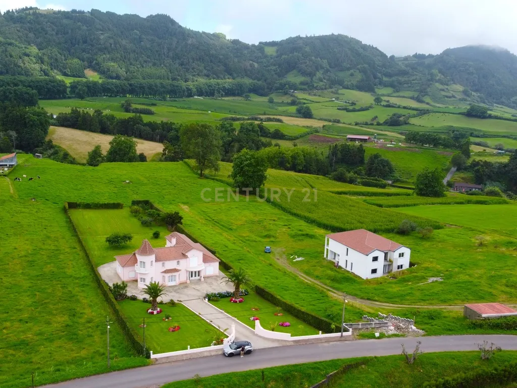 Terreno para Construção com vista para a montanha. - Image 3