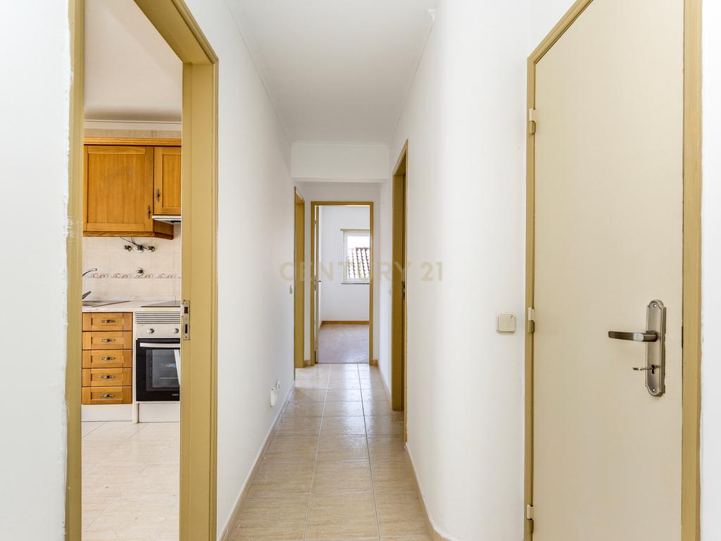 T2 RENOVADO NA SOBREDA - Image 7