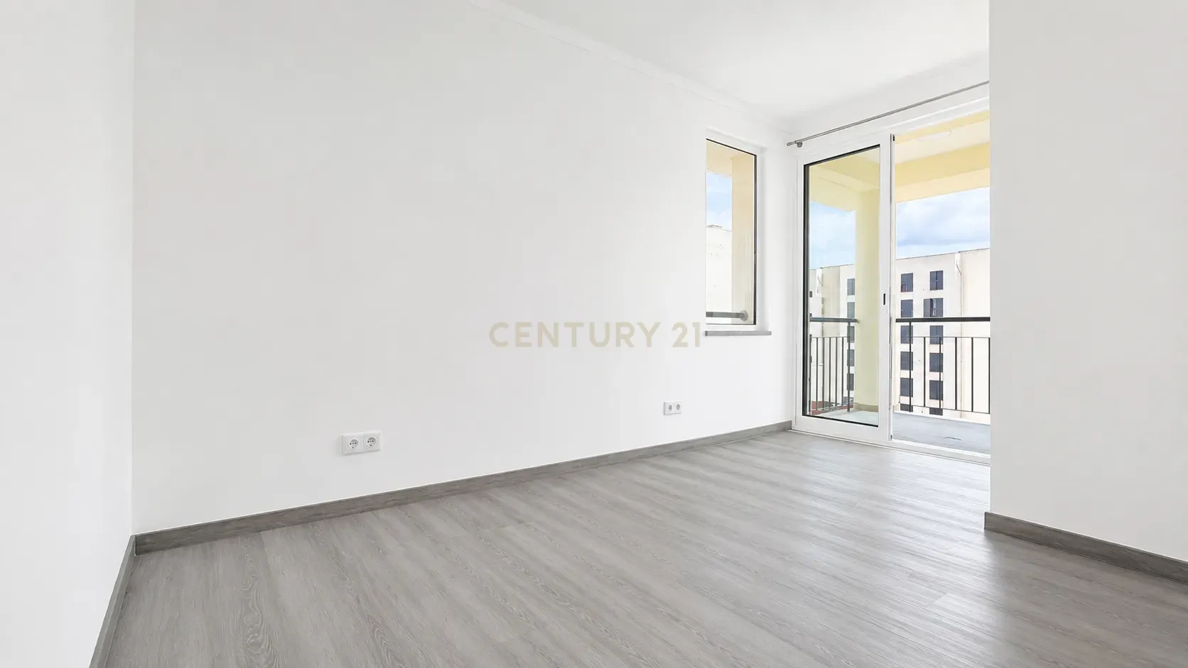 Fotografia 10 de Moderno T4 em São Martinho, Funchal - Totalmente renovado - Arrendamento