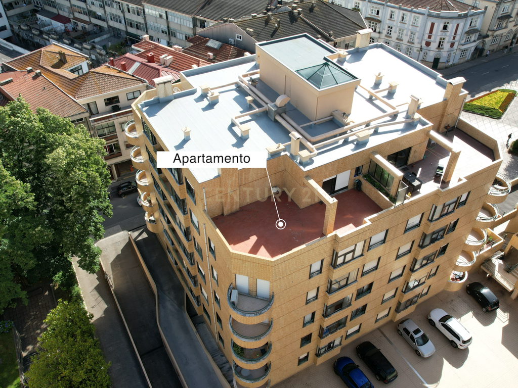 Excelente T1 com Terraço de 68 m² e Lugar de Garagem - Image 20