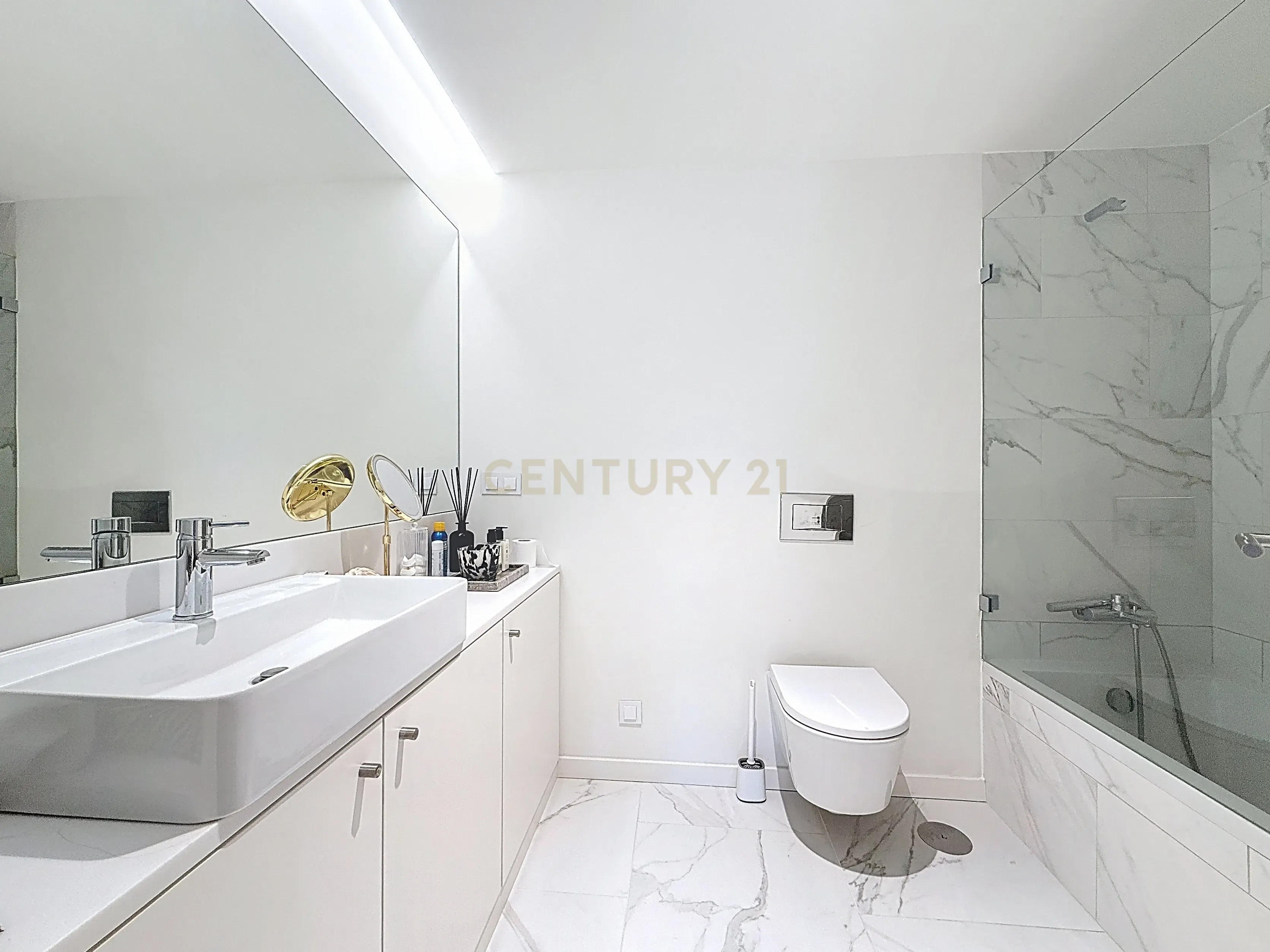 Apartamento T2 com Vista Rio, Semi-Novo, Empreendimento Seixal Baia / Vende-se com o mobiliário - Image 12