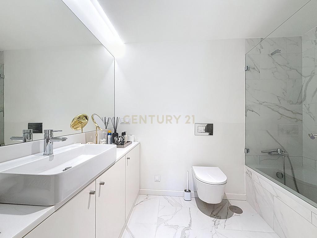 Apartamento T2 com Vista Rio, Semi-Novo, Empreendimento Seixal Baia / Vende-se com o mobiliário - Image 12
