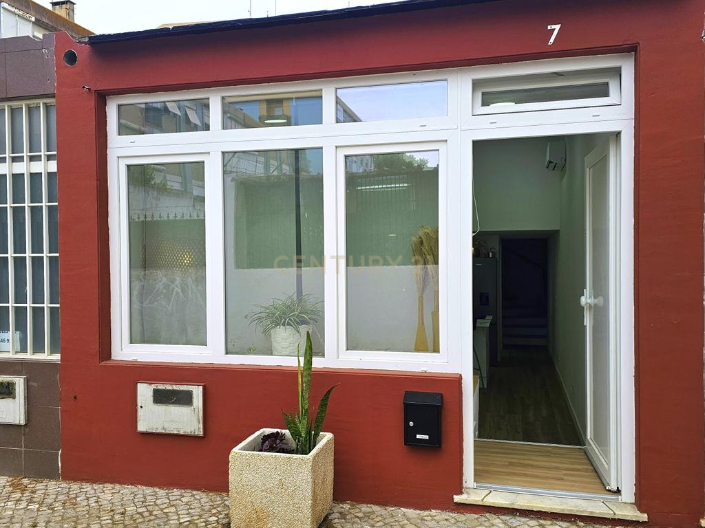 Encantadora Moradia Duplex T1 Totalmente Remodelada em Setúbal - Image 22