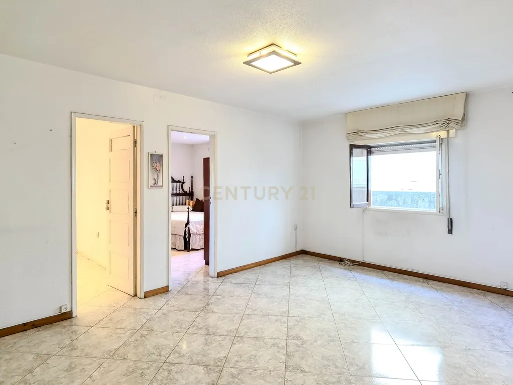 Casa T3 em Gondomar com Vista e Grande Potencial de Recuperação - Image 13