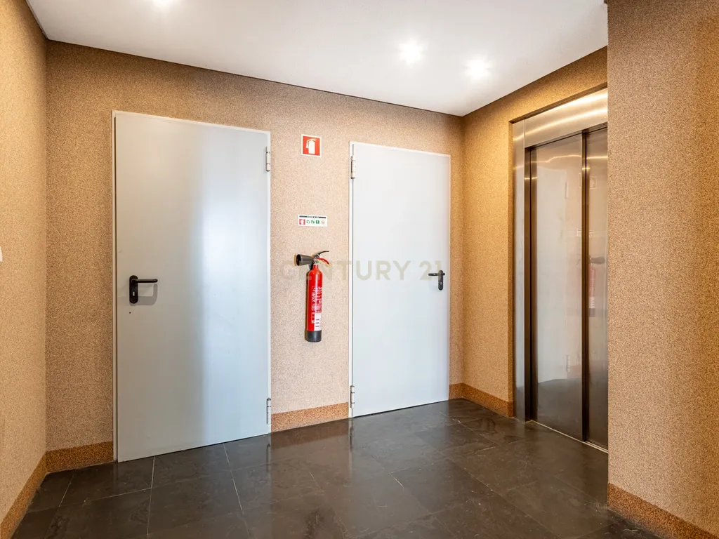 Apartamento T3 com Parqueamento e Arrecadação | Montijo - Image 34