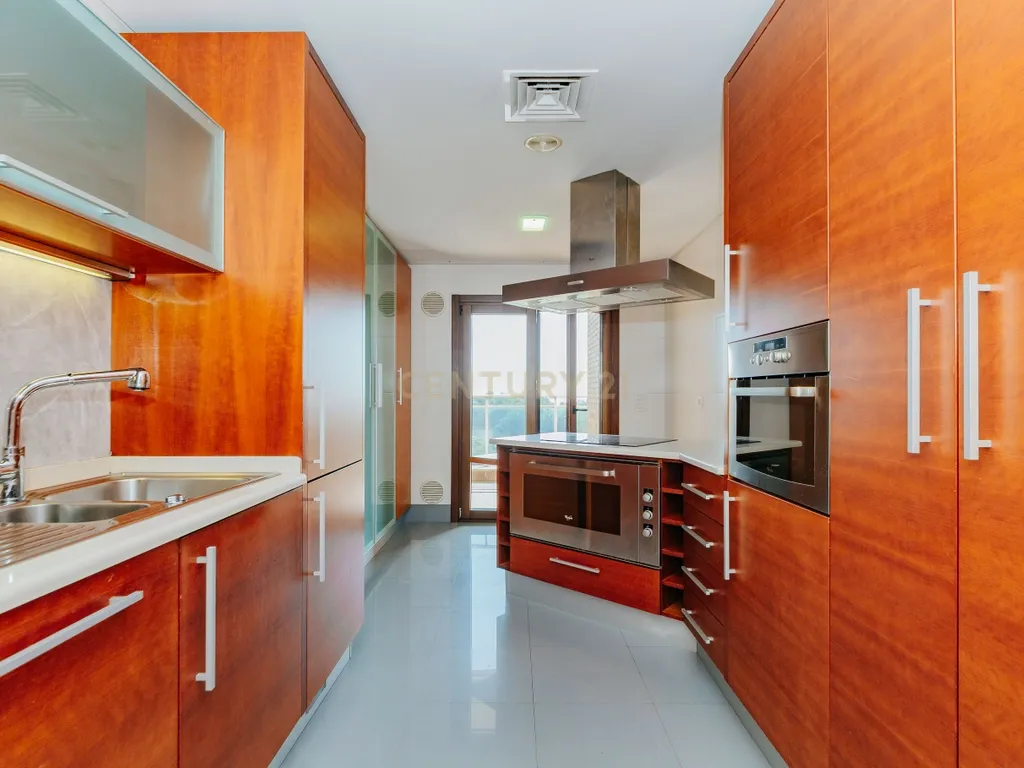Apartamento T3 com vista da Varanda sobre o Rio Tejo nos Terraços da Ponte Sacavém - Image 2