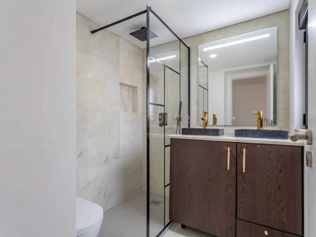 Moradia totalmente renovada no coração de Lisboa, com 4 suites - Image 32