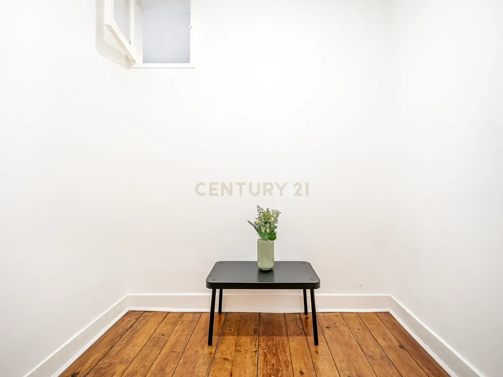 Apartamento T2 para Arrendamento – Rua São João da Mata, Lisboa - Image 11
