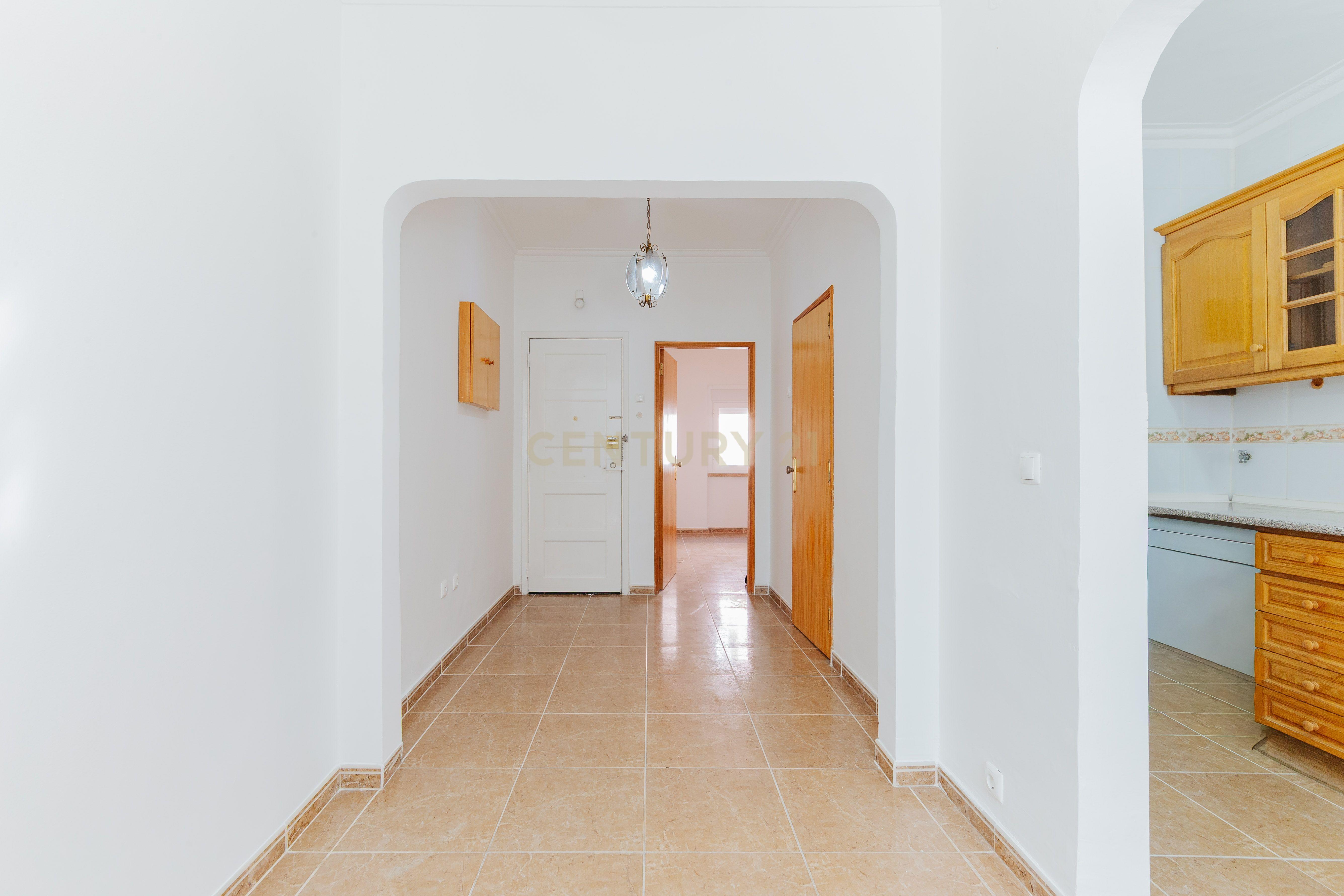 Fotografia 10 de Apartamento T1 situado no Prior Velho, em excelentes condições.