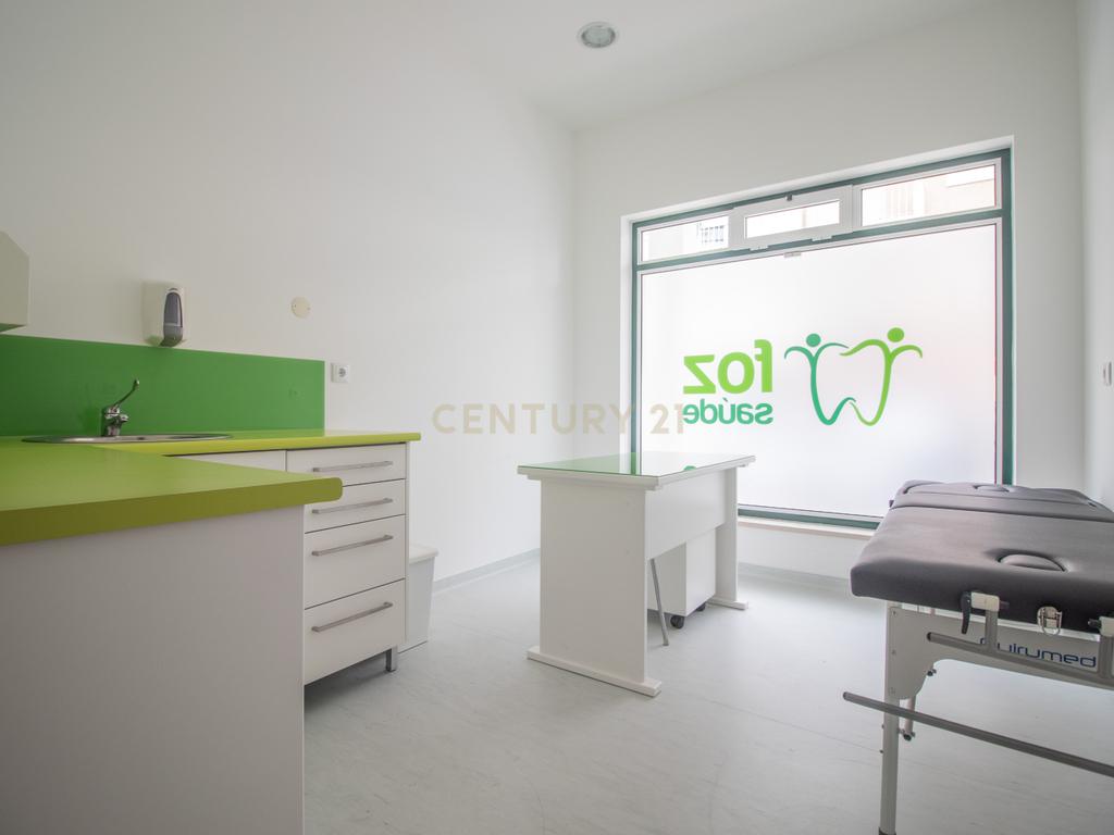 Espaço preparado para Clínica Dentária com garagem – Zona Histórica - Image 9