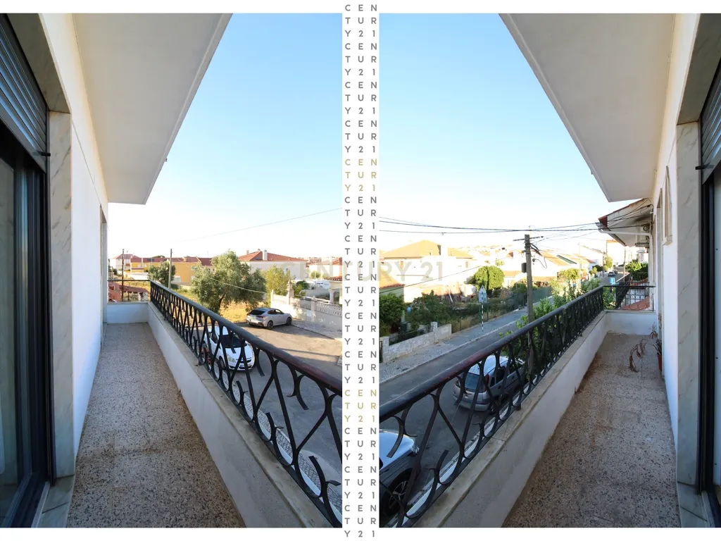 Espetacular Moradia T5 no Casal Do Marco com Garagem - Image 30