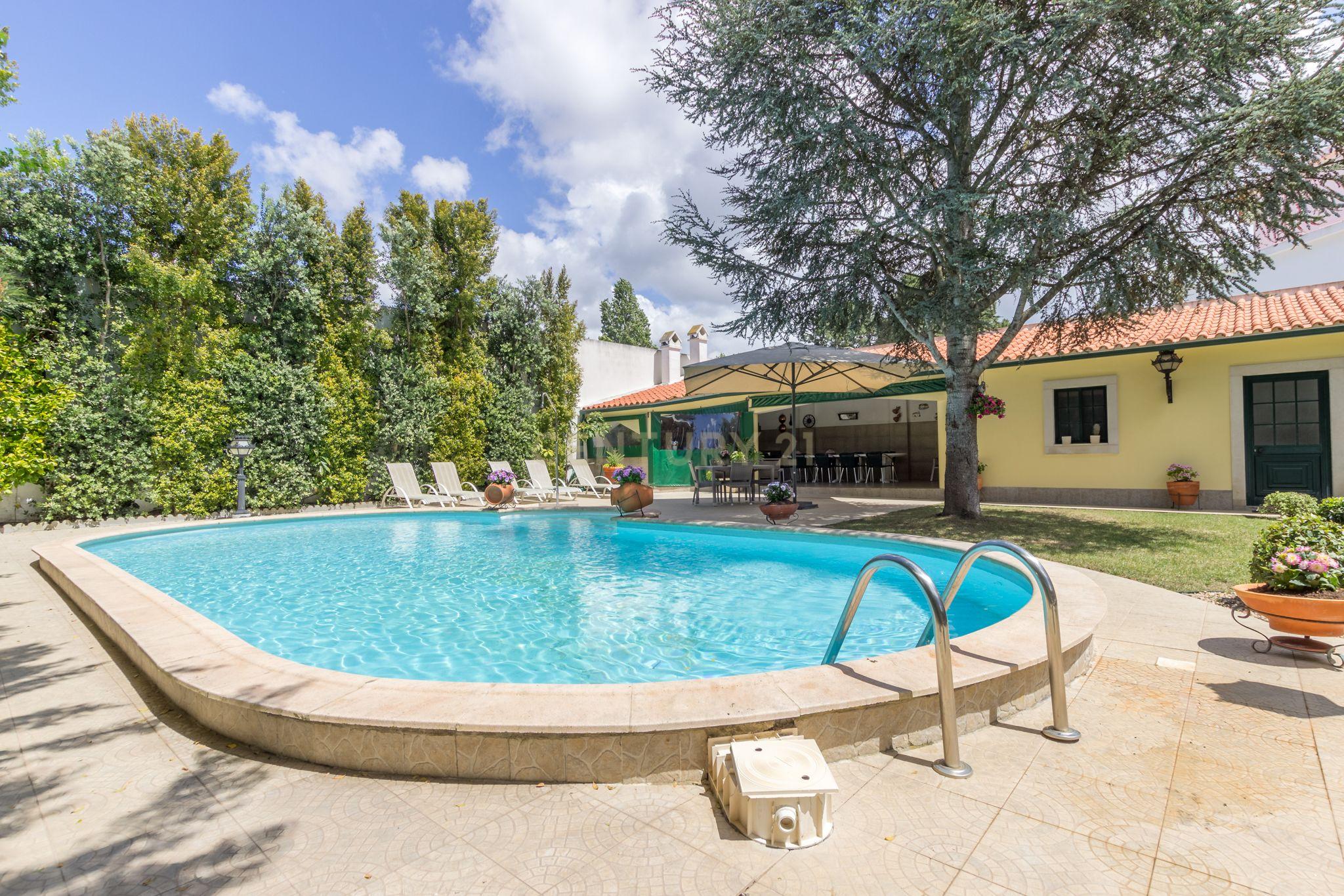 Luxuosa Moradia T4 +3 com Piscina em Azeitão com terreno de 712m - Image 39