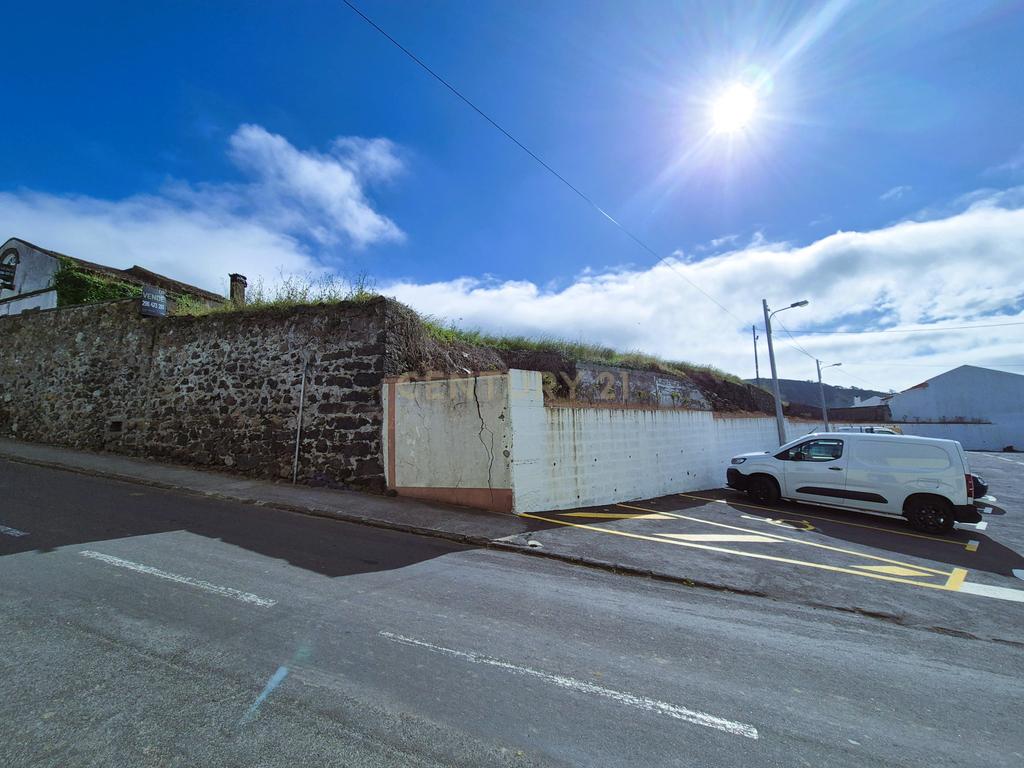  Terreno e Ruina com Potencial em Ribeira Grande - Image 9