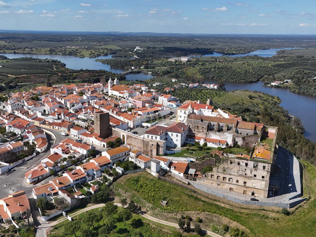 Moradia T6 com Jardim e Vista Panorâmica em Avis - Image 34