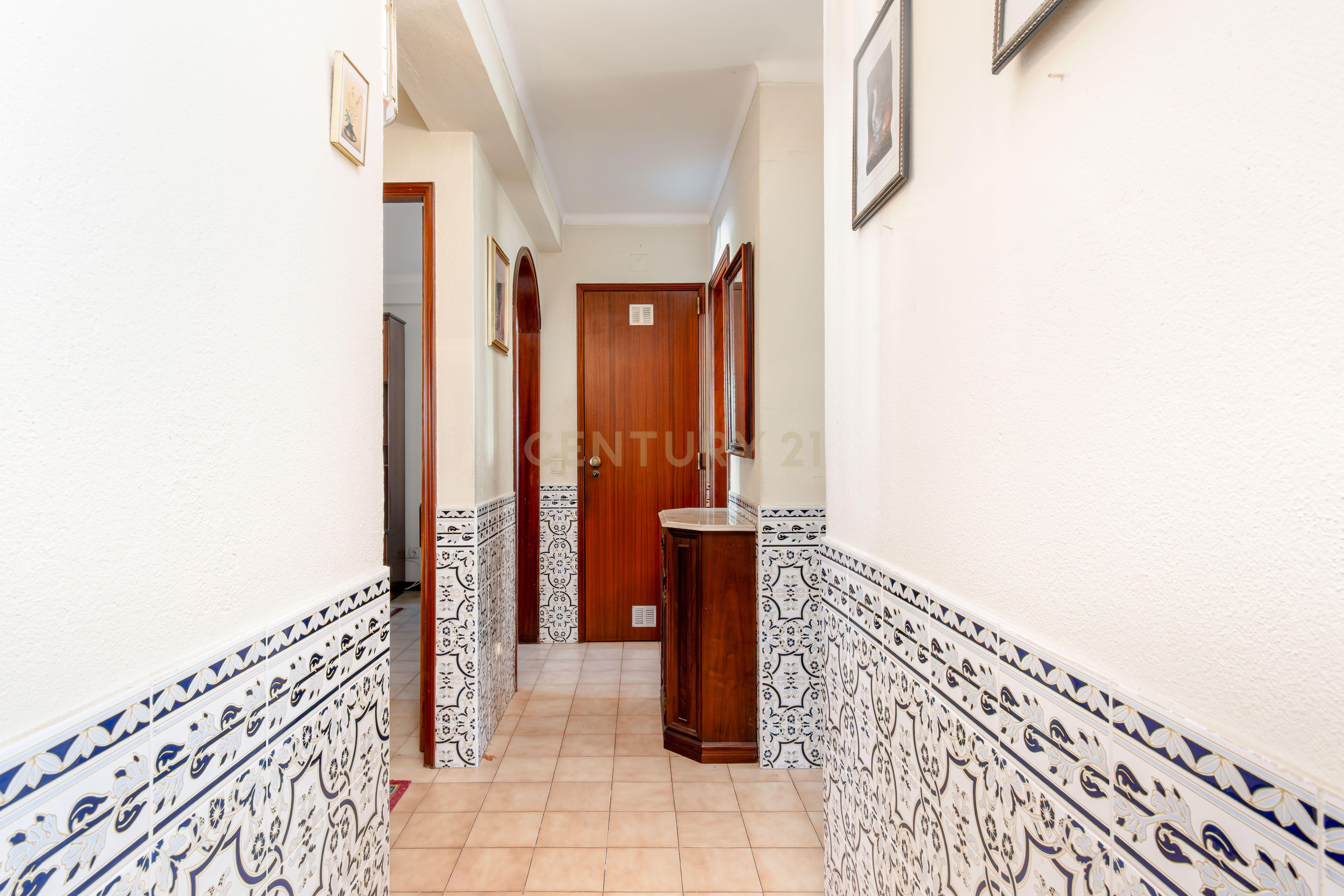 Fotografia 6 de T2 em Caselas – Oportunidade para Criar a Casa dos Seus Sonhos