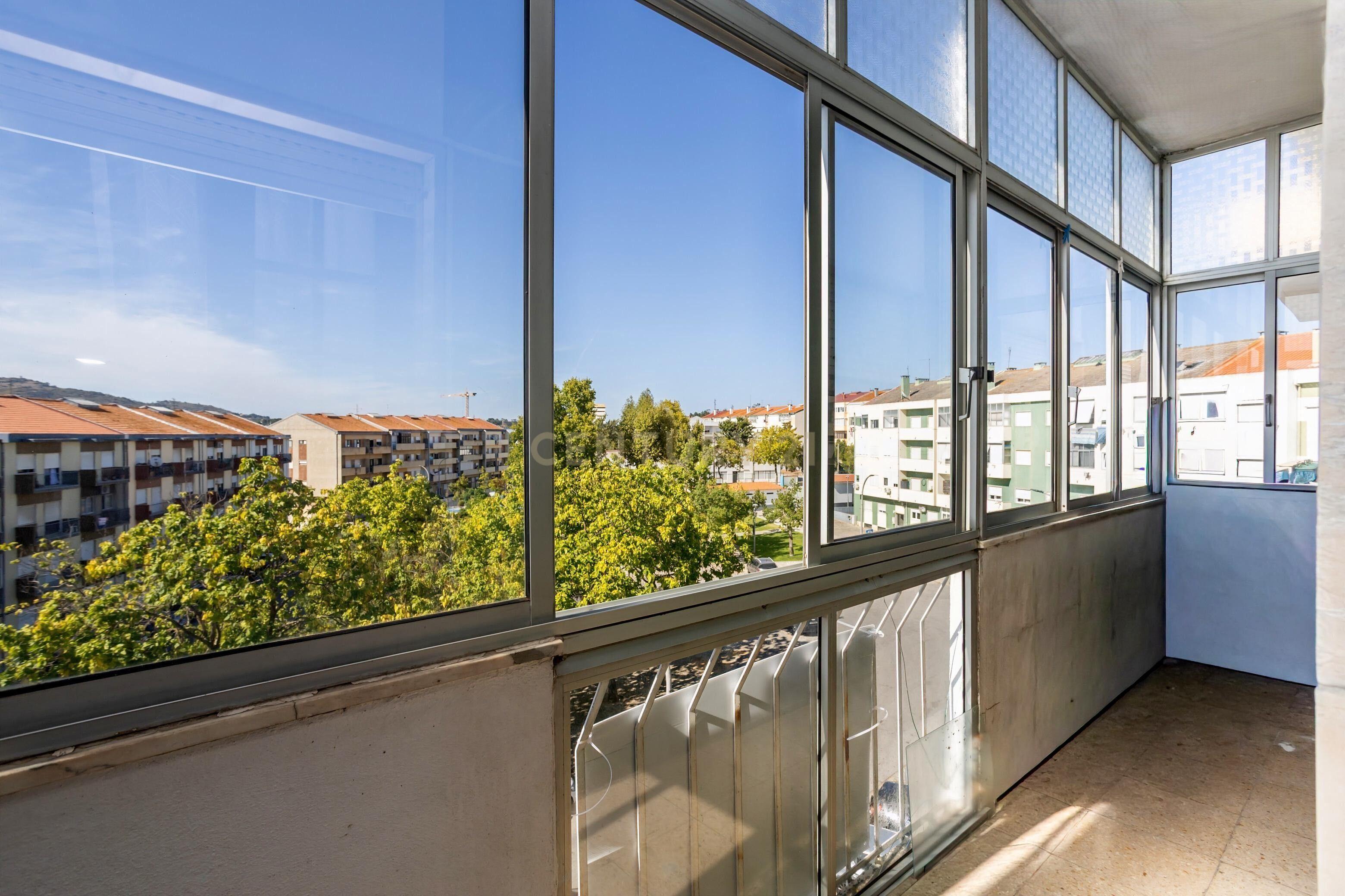 Fotografia 4 de Magnífico T4 no Bairro de São Gabriel com 3 Varandas e Vista Panorâmica – Setúbal