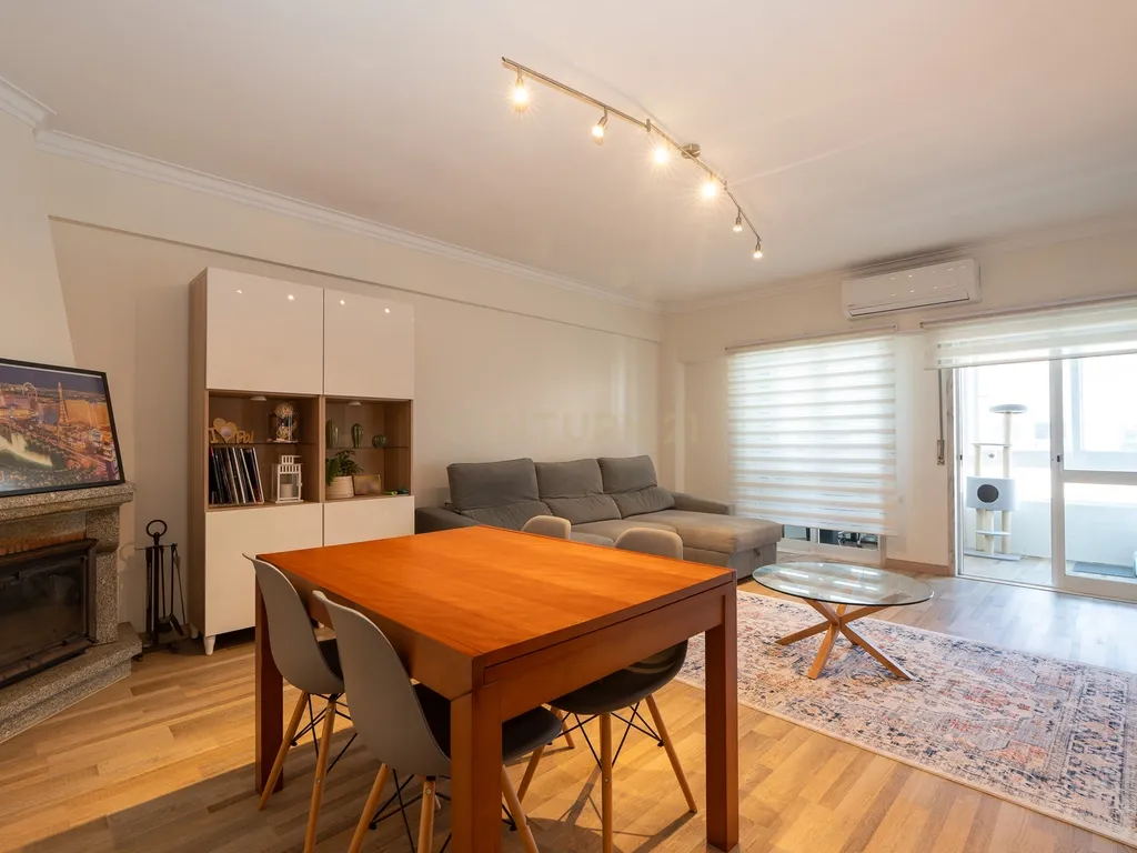** ESPECTACULAR APARTAMENTO T2 REMODELADO, NA URBANIZAÇÃO DA ANTA ** - Image 9