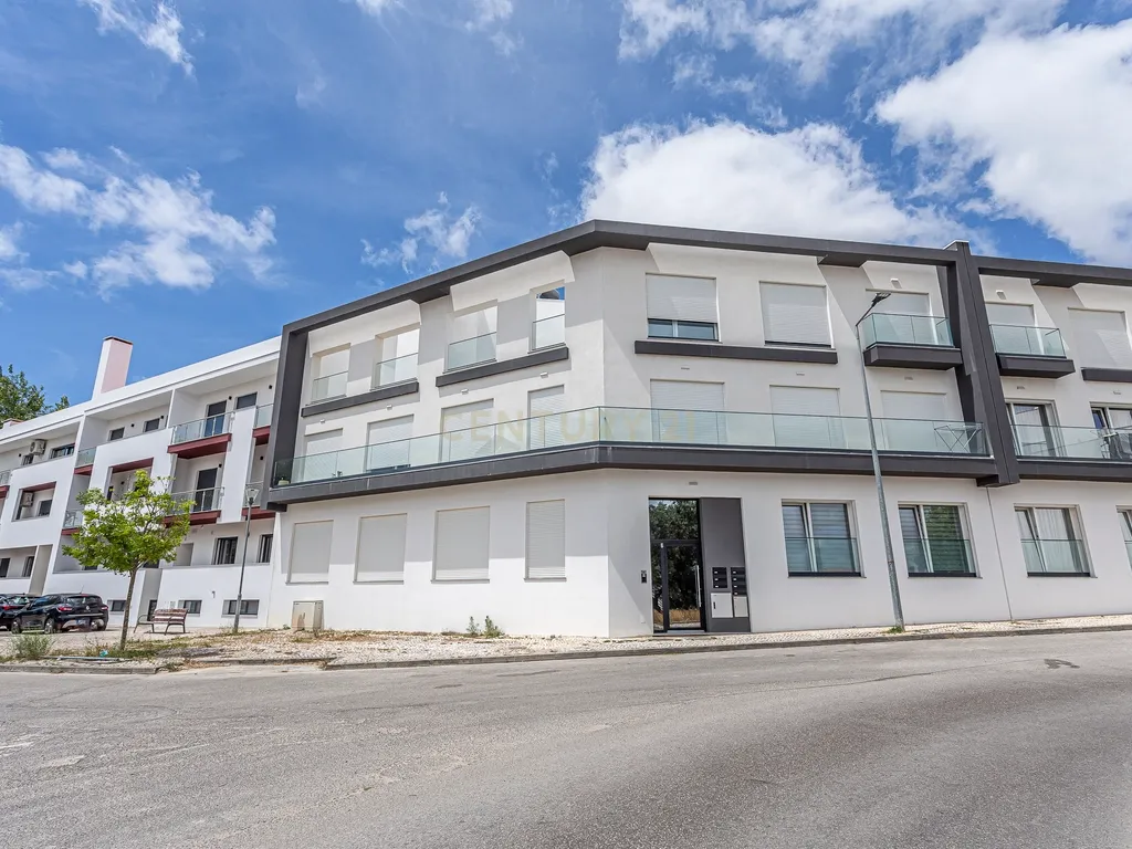 T0 Novo com Magnífico Terraço, Churrasqueira, Garagem e Arrecadação | Aires - Palmela - Image 24