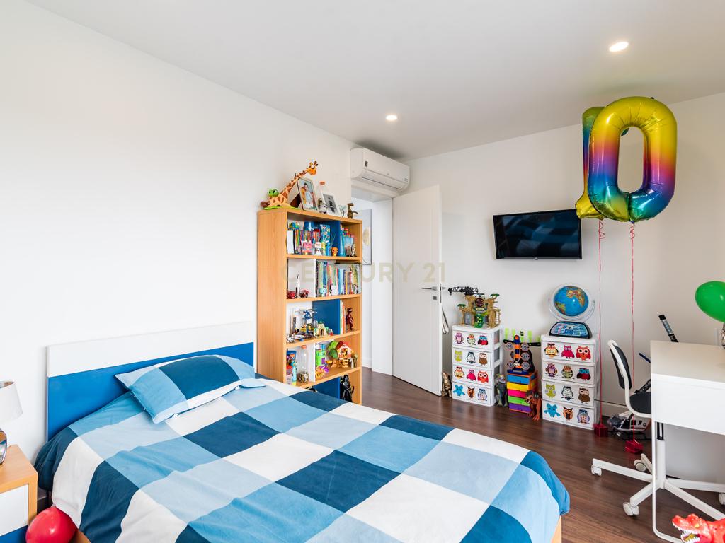 Luxuosa Moradia T3 com Vista Panorâmica em Loures, Lisboa para investimento! - Image 26