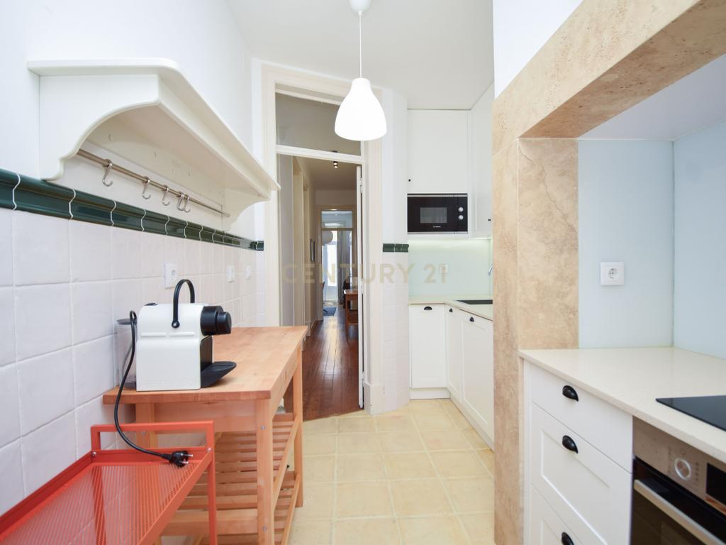 Apartamento T2+1 Renovado no Coração de Campo de Ourique - Image 19