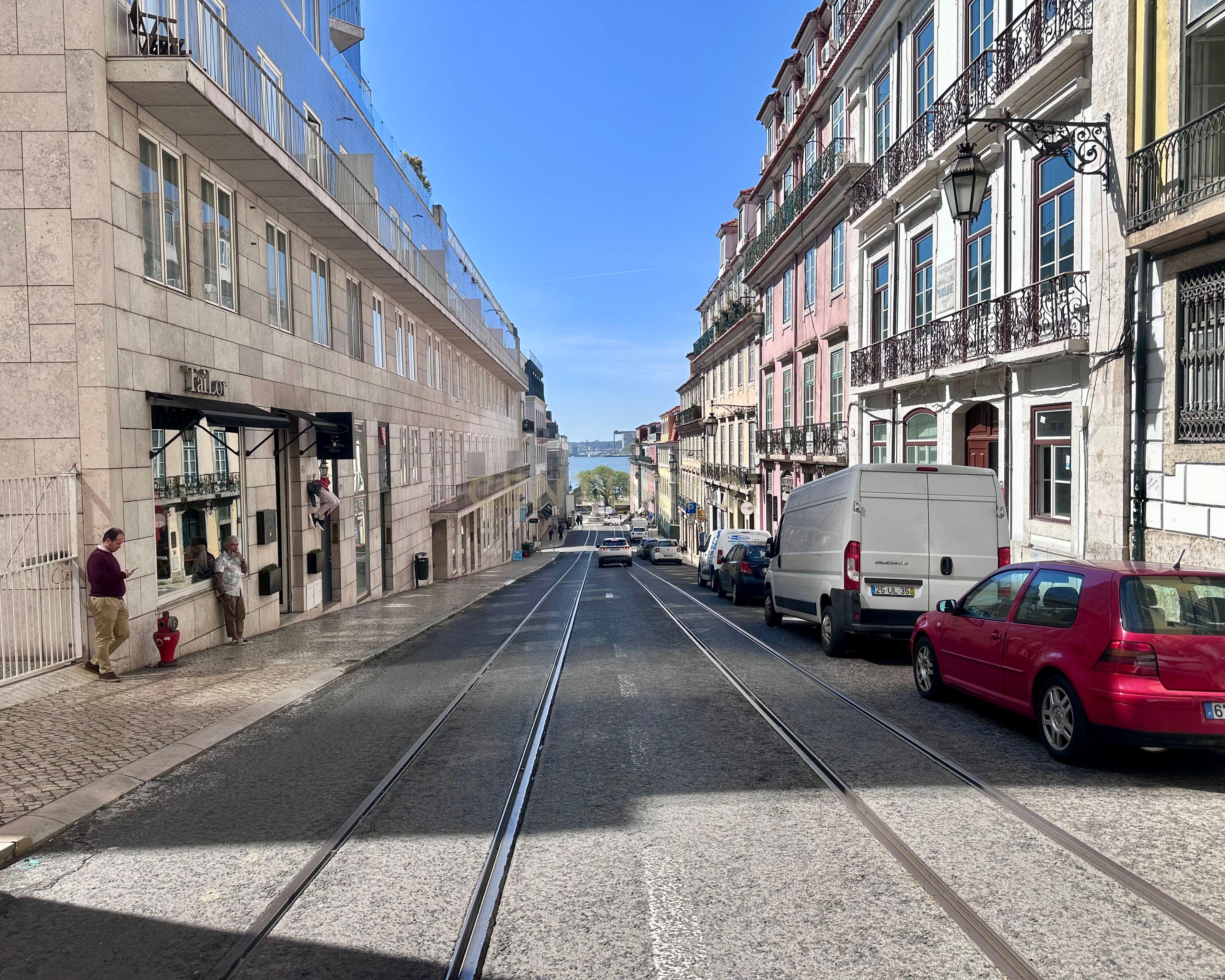 Escritório com 203 m² no centro histórico de Lisboa - zona nobre com 4% de rentabilidade e 4 lugares de estacionamento - Image 2