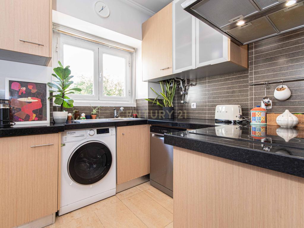 Apartamento T4 luminoso em Alvalade que combina estilo e localização premium - Image 19