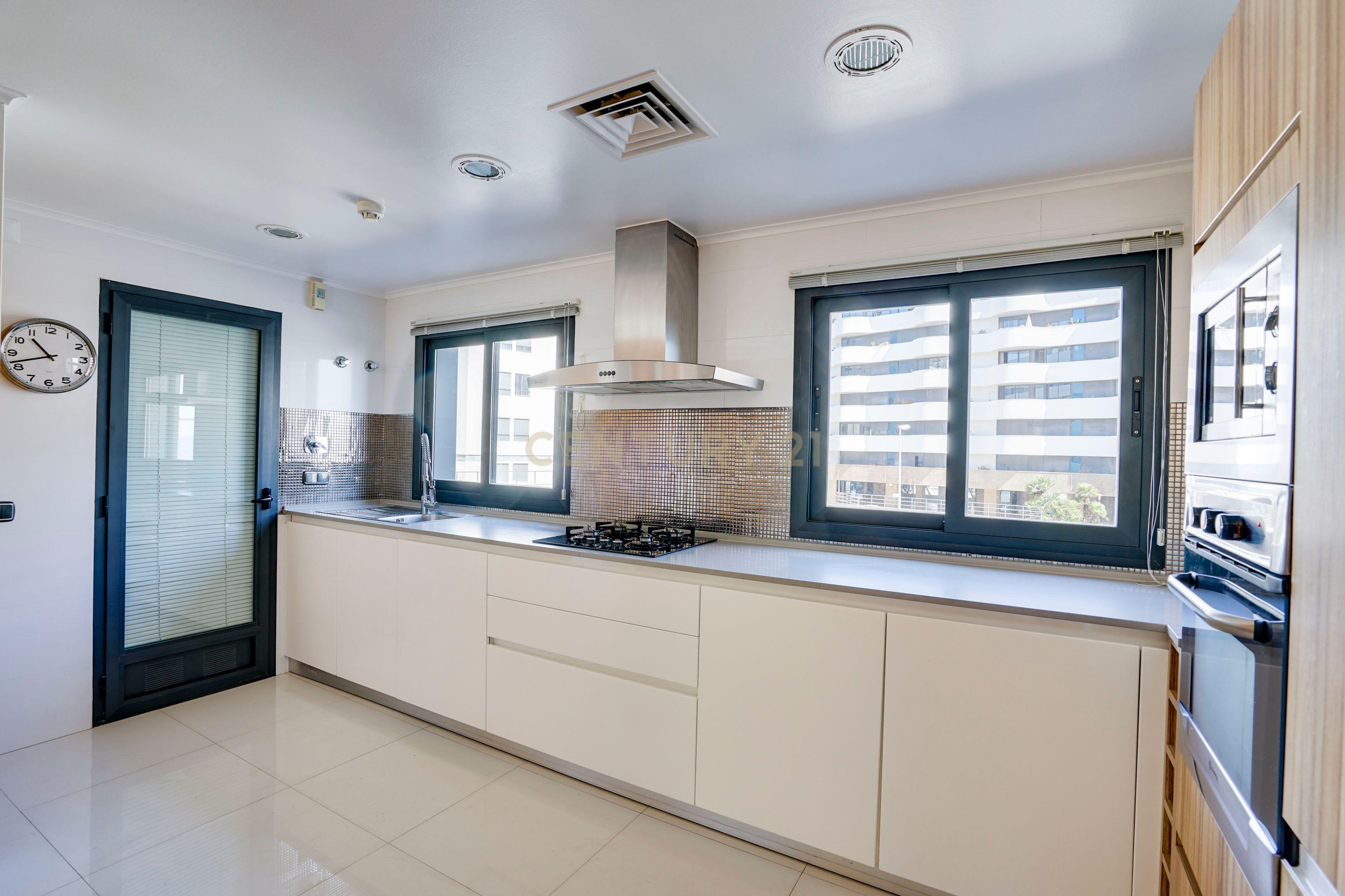 Fotografia 11 de Apartamento T3+1 com 2 Suites, Varanda e 2 Lugares de Garagem no Parque das Nações, Lisboa