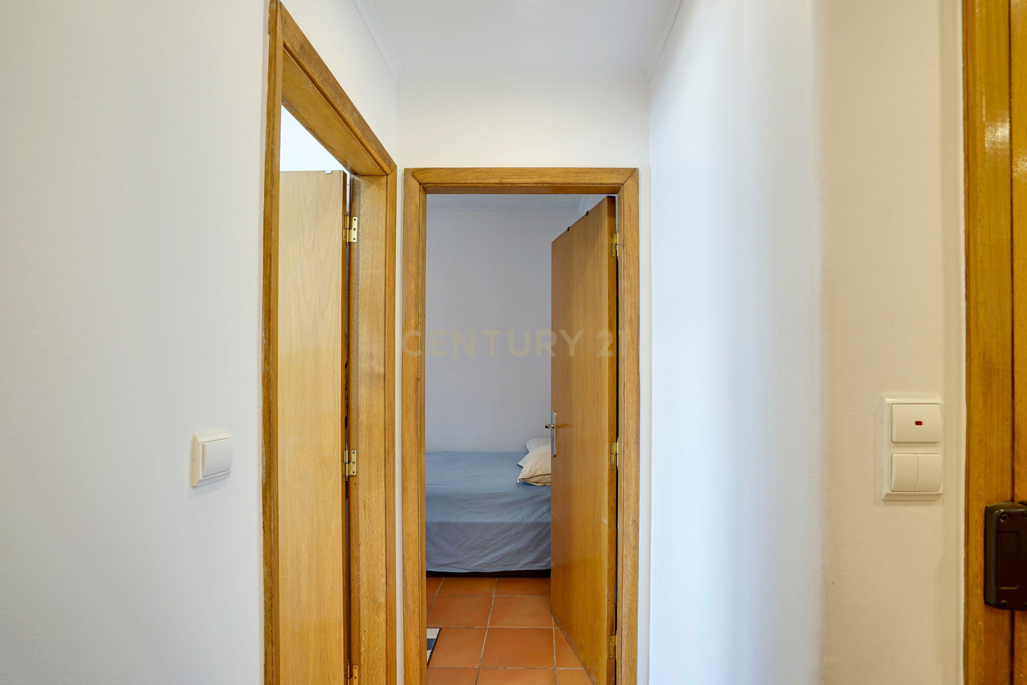 Fotografia 8 de Apartamento T2 em Odivelas, perto de Metro e serviços, Lisboa