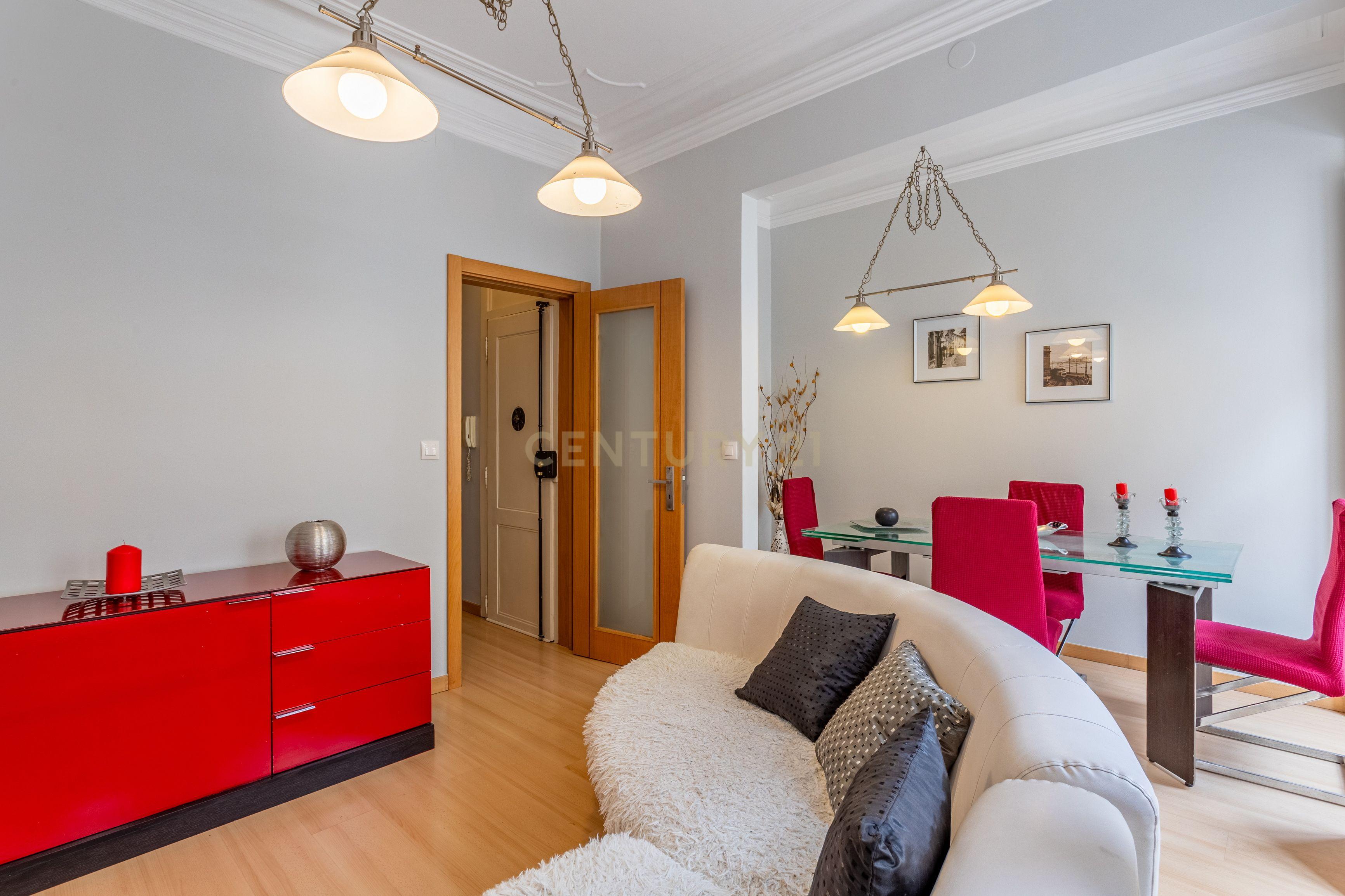 Apartamento T3 inserido num prédio de traça tradicional, no coração de Lisboa, a 5 min da Basílica da Estrela - Image 8