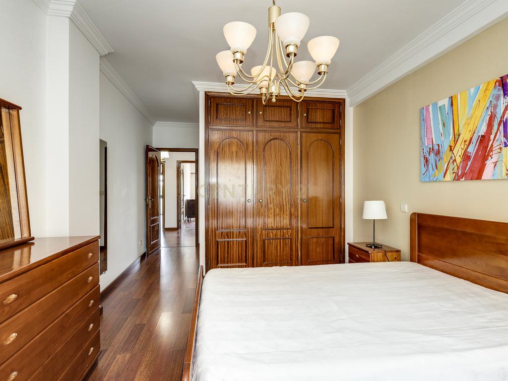 Apartamento T3 com box para arrendamento em Carnaxide - Image 25