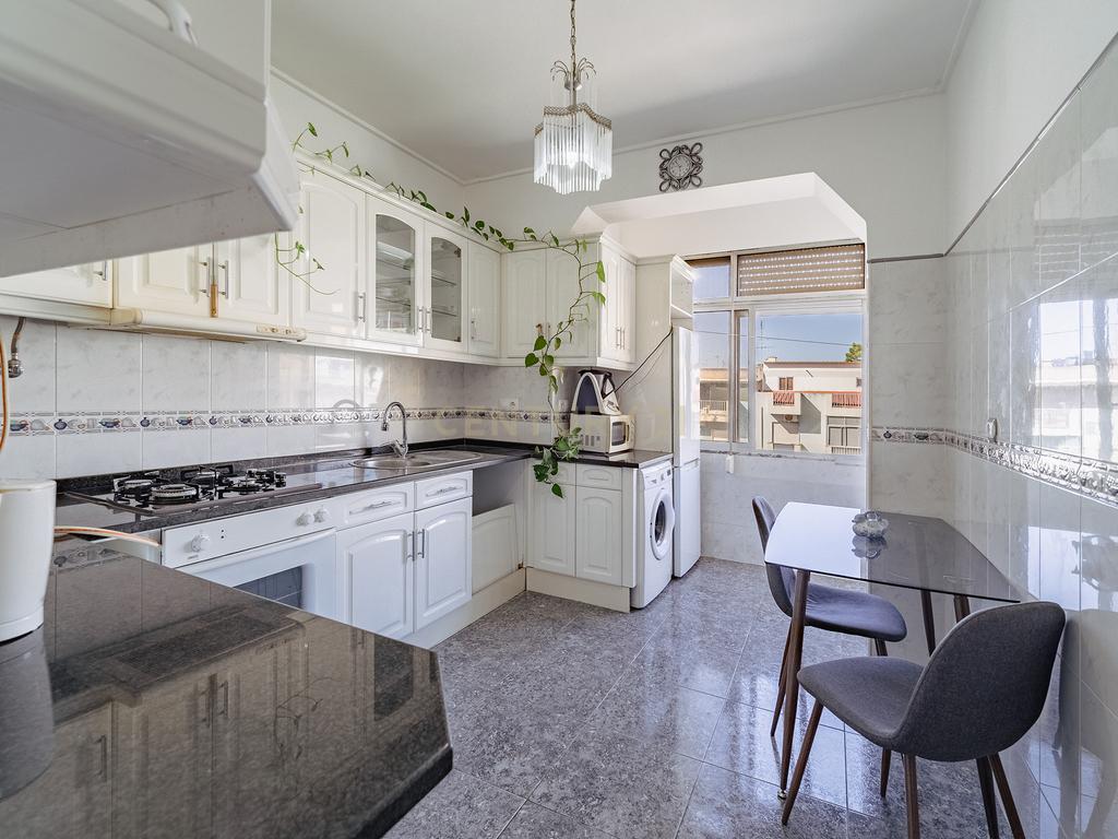 Apartamento T1 Feijó - Almada - Image 3