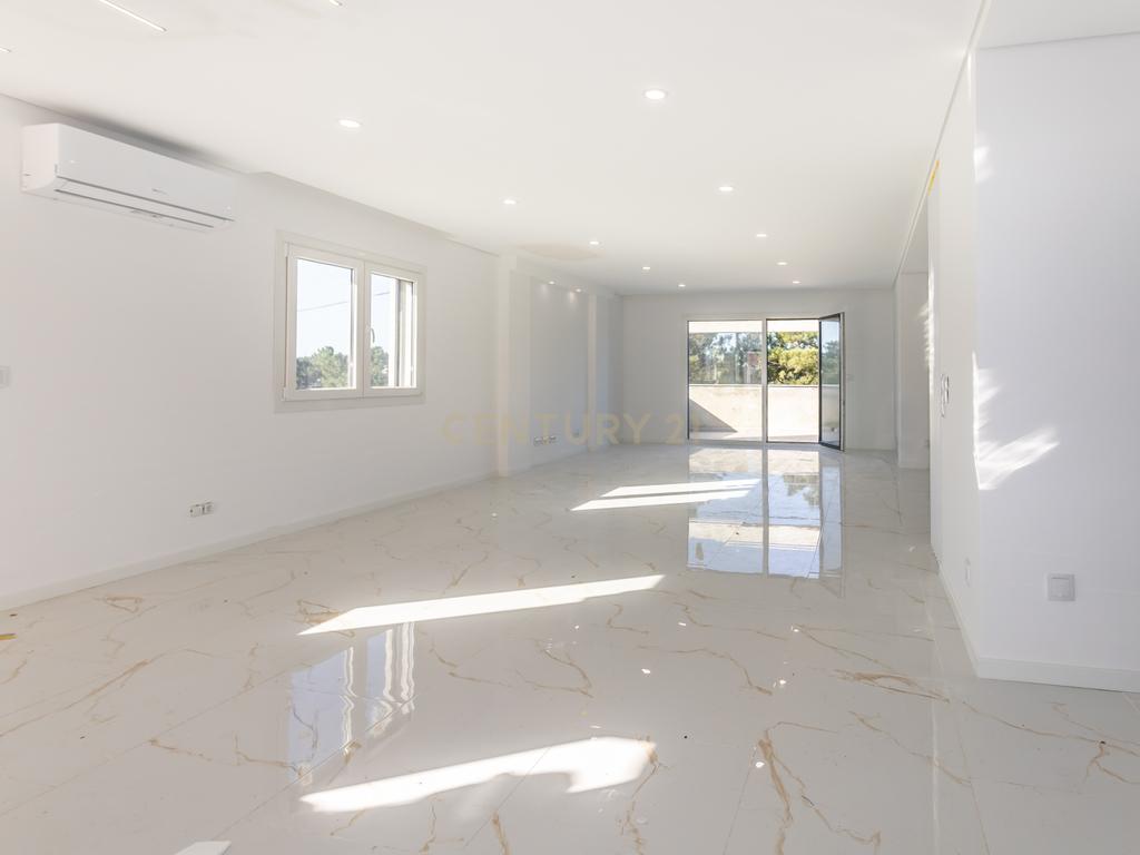 Carisma e boas áreas na sua Moradia Nova T4 Suites!!! no Pinhal do General - Image 36