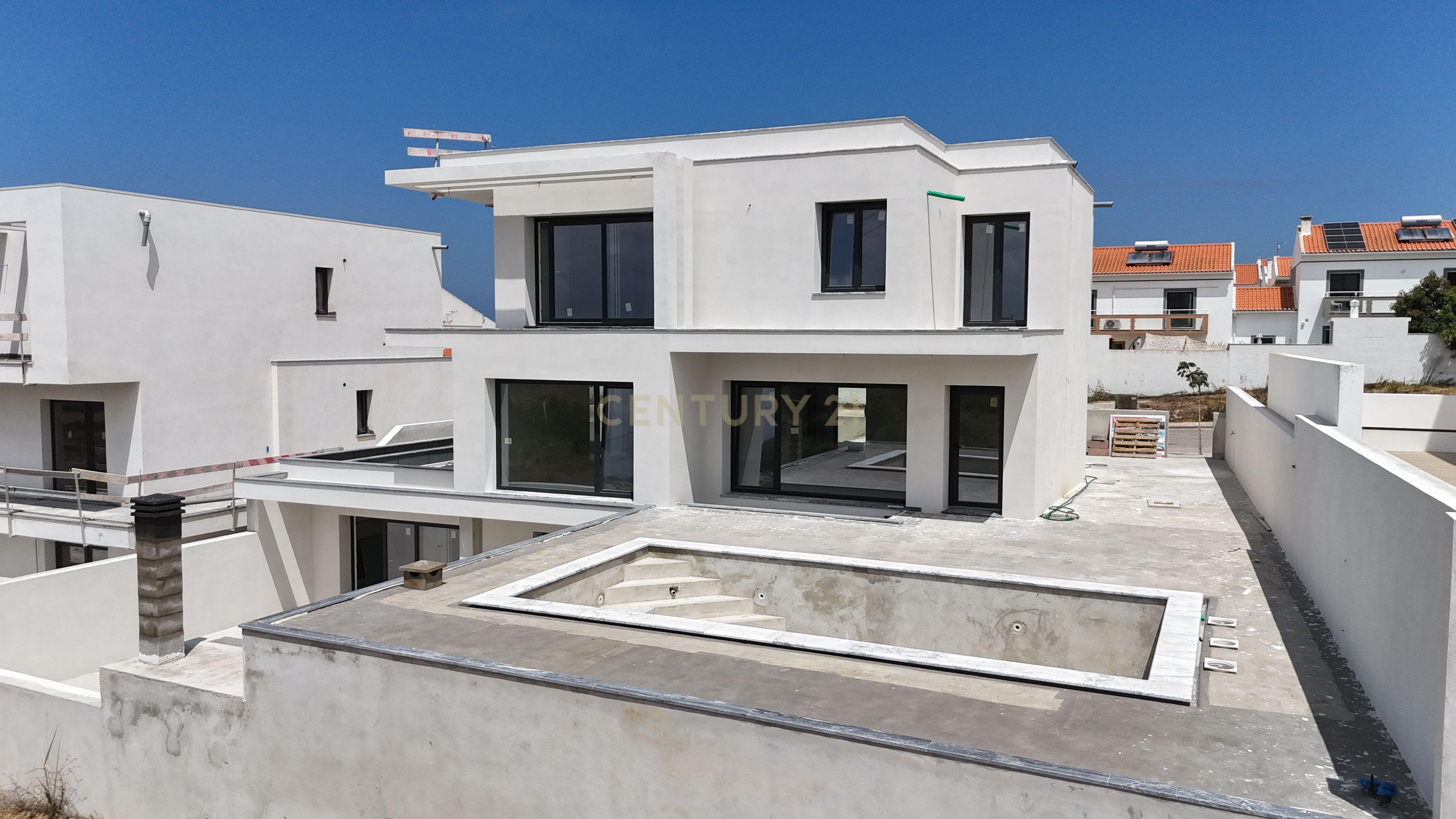 Fotografia 7 de Moradia T4  de luxo com piscina aquecida e Rooftop na Urbanização Paraíso — Peniche