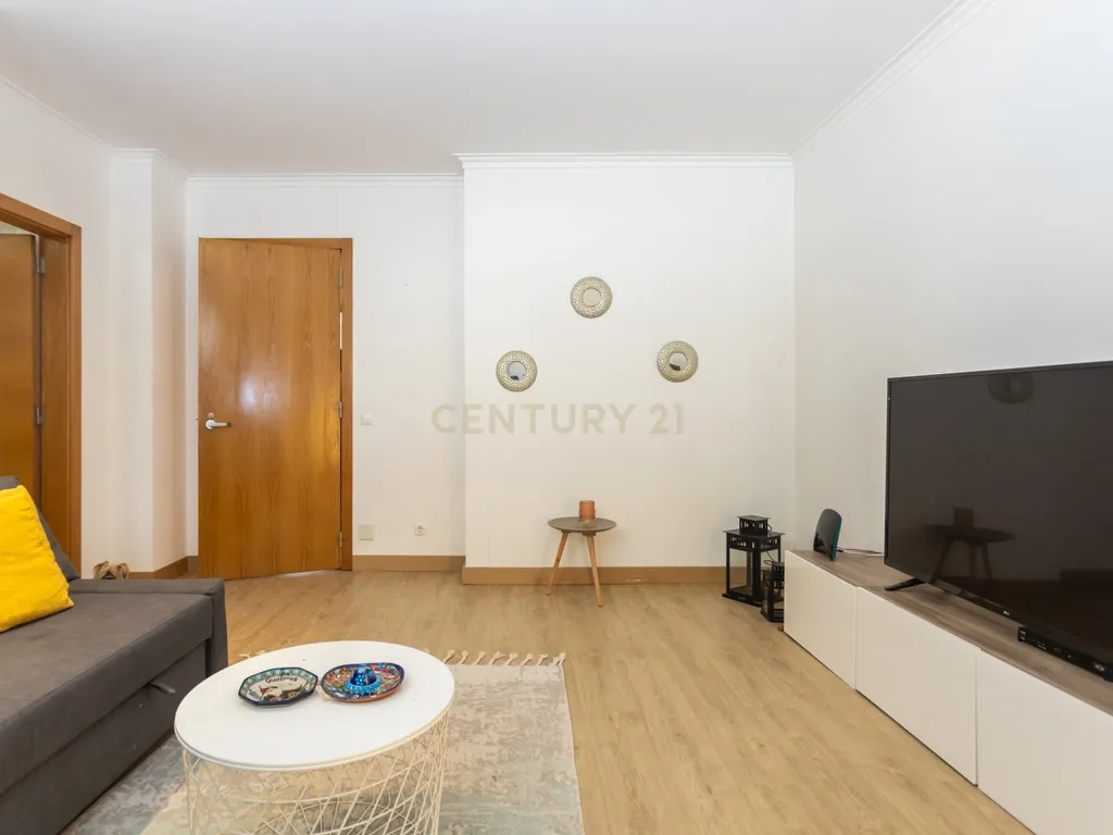 Apartamento T1+1 - Sobreda - Image 9