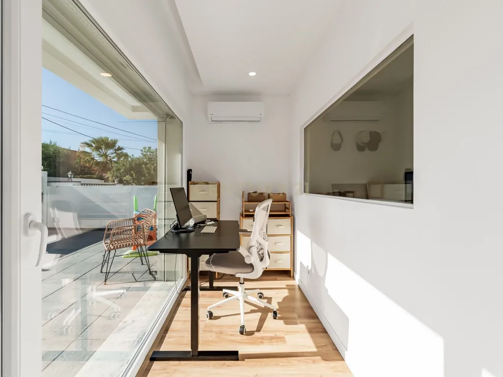 Moradia T4 Contemporânea com piscina, na Aroeira, perto do golf e praias - Image 37