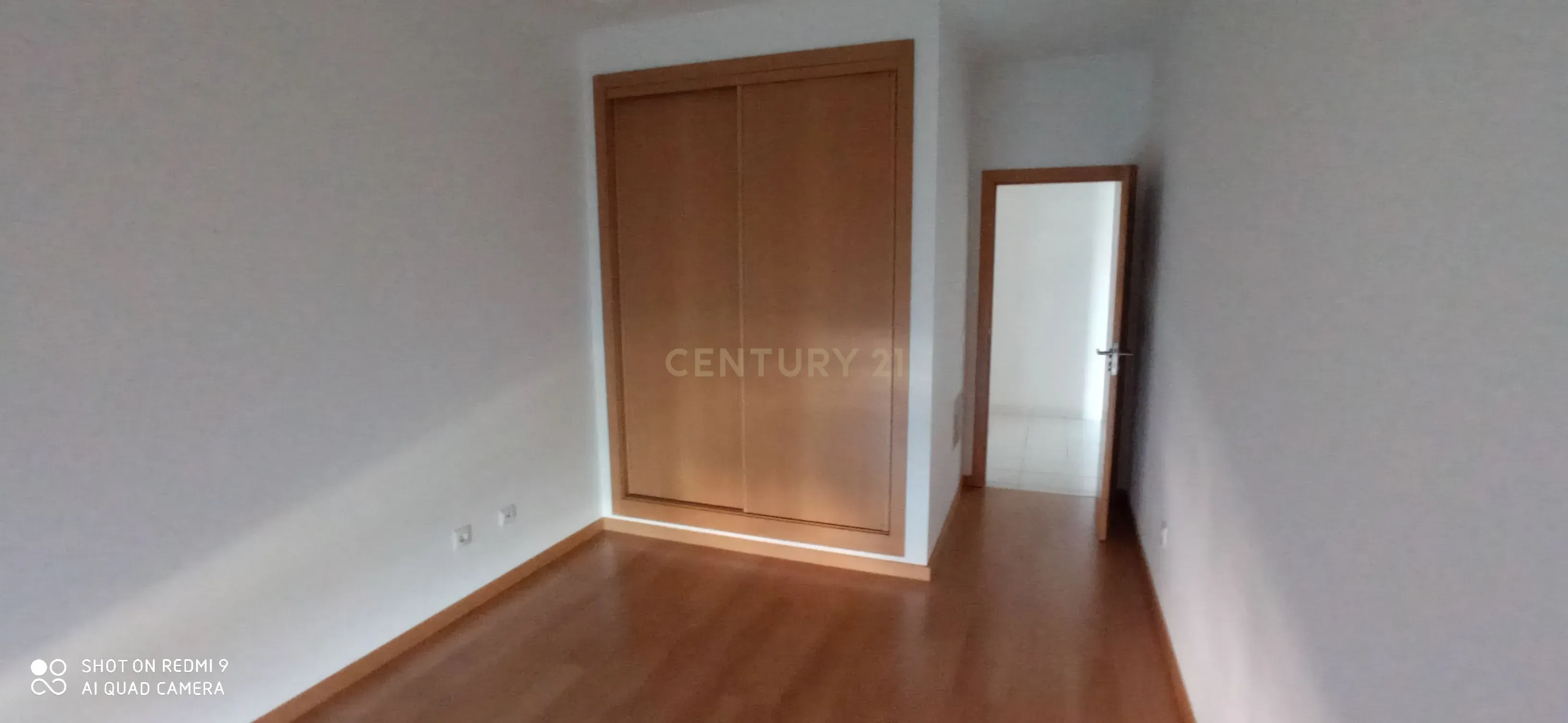 Apartamento T3, com Varanda, Arrecadação e 3 Lugares de estacionamento, no Pinhal Novo - Image 5