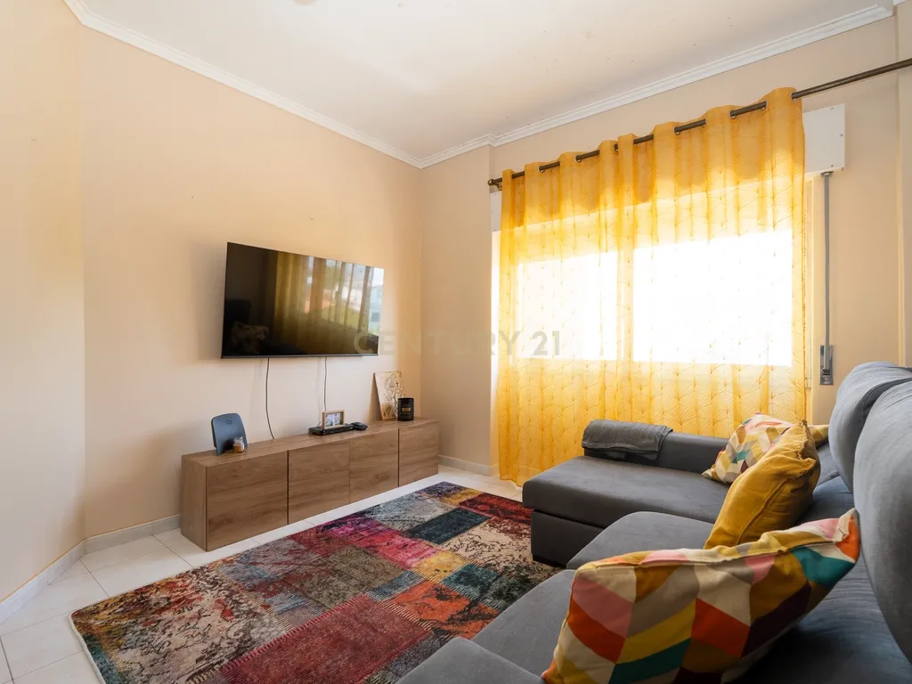 ** APARTAMENTO T2 NA AMADORA, PERTO DO METRO E DO COMBOIO ** - Image 4