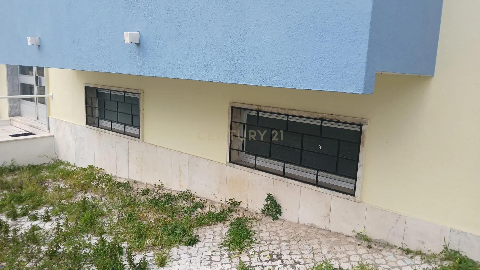 Fotografia 5 de Oportunidade Única: Loja/Escritório Versátil na Póvoa de Santo Adrião, com uma área de 140m2