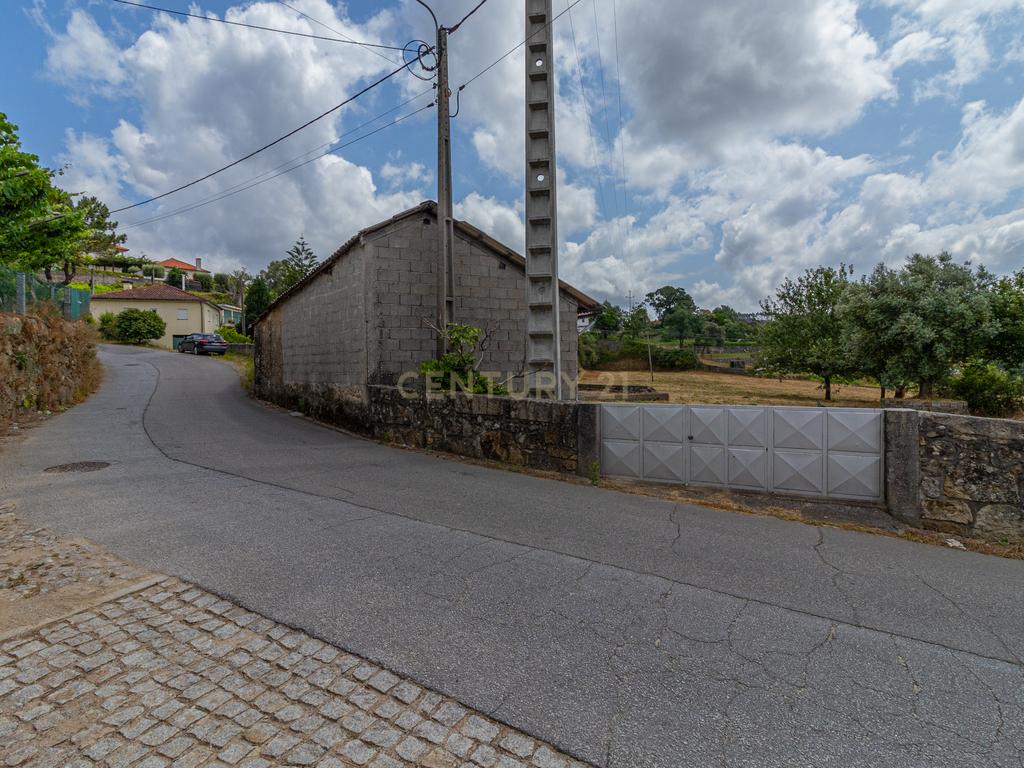 Casa para Recuperação em Braga com Terreno de 5000m² - Image 16
