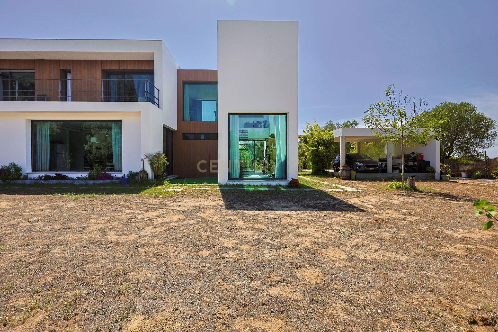 Fotografia 7 de Villa Contemporânea, inserida num lote de 9.500m2 na Quinta do Anjo, Palmela.