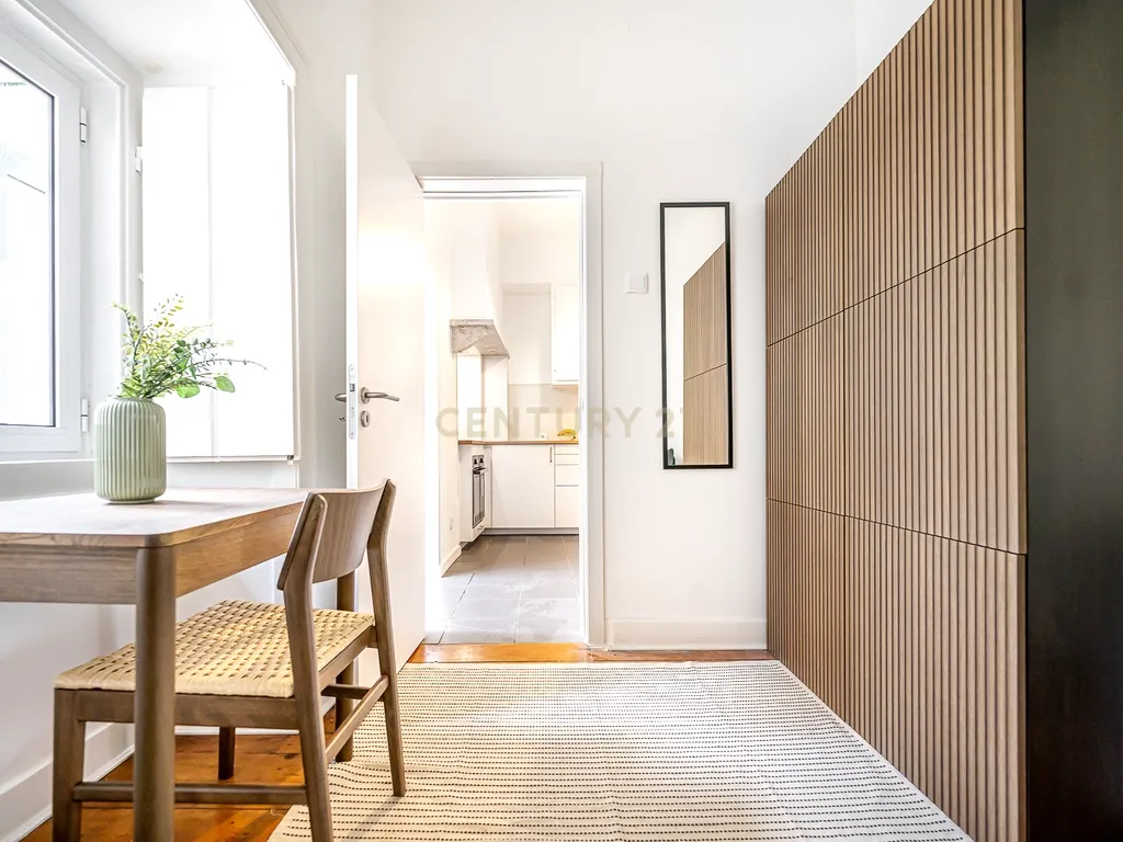 Apartamento T2 para Arrendamento – Rua São João da Mata, Lisboa - Image 2