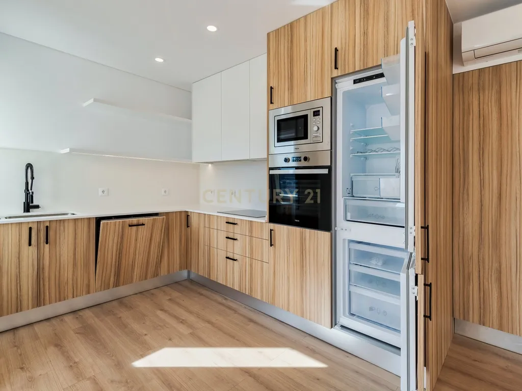 Apartamento T3 Renovado com Vista Panorâmica – Investimento com Rendimento Imediato - Image 5