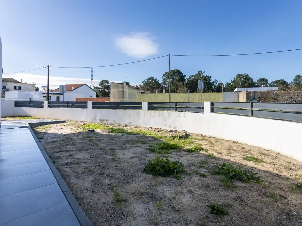 Moradia T3 Térrea Isolada com 3 suítes | Quinta do Anjo - Image 28
