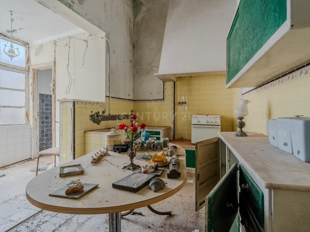 PRÉDIO PARA RECUPERAR, NO CENTRO HISTÓRICO DE PENICHE - Image 26