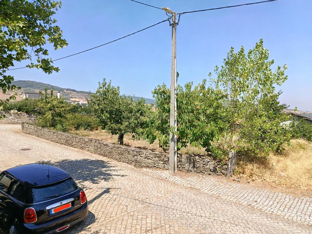 Espetacular Moradia com Terreno e Anexos em Rebordãos e Vista Panorâmica em Bragança - Image 10