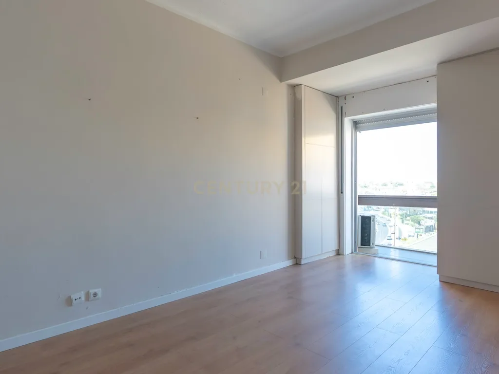 Apartamento T3 com Vista Mar em Oeiras - Image 49