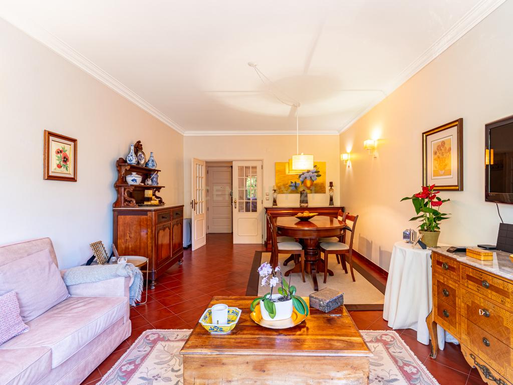 Apartamento T2 Junqueiro - Carcavelos - Cascais com varanda - Image 7